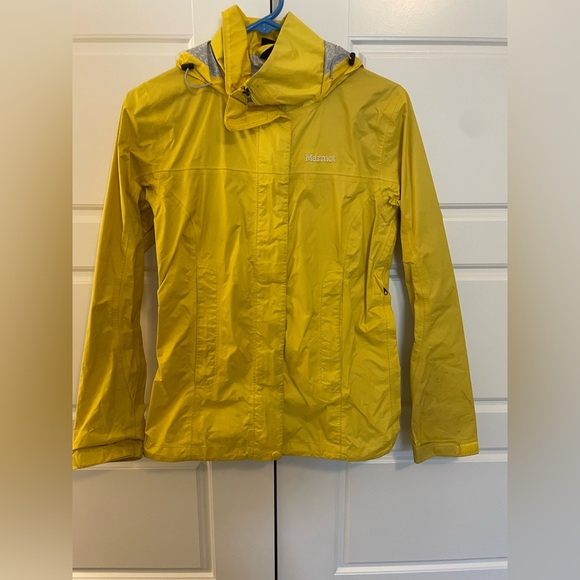 Marmot Jackets & Blazers - Marmot women’s small Yellow Precip Rain Jacket